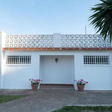 Agradable Villa Con Piscina Seville Exterior photo