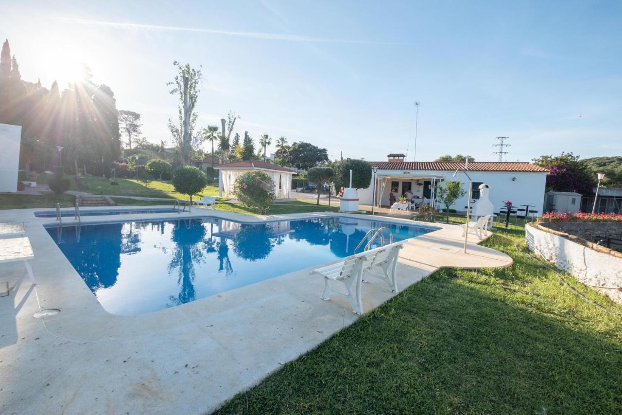 Dom wakacyjny Agradable Con Piscina Sewilla